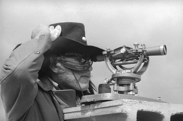 Constant watch is maintained on government movements by members of the American Indian Movement at Wounded Knee, South Dakota on March 23, 1973. Militant AIM members took over the tiny hamlet over three weeks ago. (Photo by Fred Jewell/AP Photo)