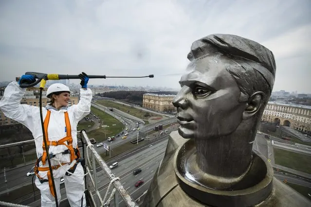 A worker cleans the statue of Yuri Gagarin, the first person who flew to space, ahead of Cosmonautics Day celebrated on April 12, in Moscow, Russia, Wednesday April 10, 2019. Cosmonautics Day marks when Soviet cosmonaut Yuri Gagarin became the first man to fly in space, in 1961, orbiting the earth once before making a safe landing. (Photo by Maxim Marmur/AP Photo)
