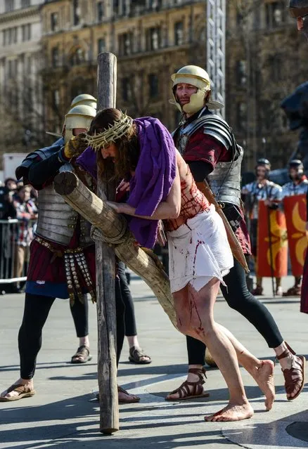 Actor James Burke-Dunsmore carries a crucifix whilst playing Jesus during The Wintershall's “The Passion of Jesus” in front of crowds on Good Friday at Trafalgar Square on March 25, 2016 in London, England. (Photo by Chris Ratcliffe/Getty Images)
