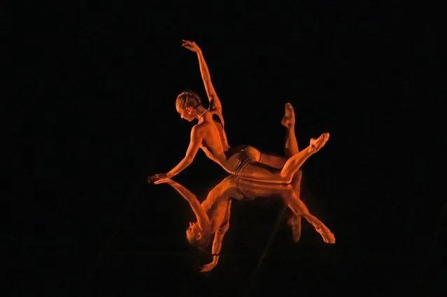 Momix Dance Theater performs Momix Viva Momix at the Brown Theatre on January 09, 2022 in Louisville, Kentucky. (Photo by Stephen J. Cohen/Getty Images)
