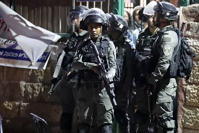 Israeli border guards stand at attention in the east Jerusalem neighbourhood of Sheikh Jarrah on June 21, 2021, during clashes between Israeli far-right extremists and Palestinians. (Photo by Ahmad Gharabli/AFP Photo)