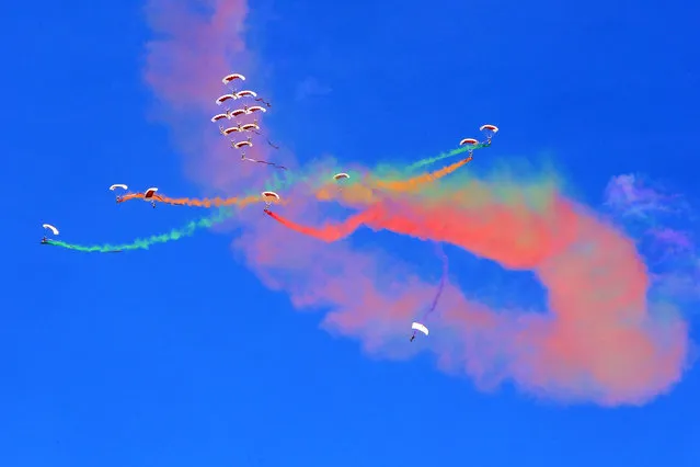 Member of Qatar's air sport committee perform during the Kuwait aviation show in Kuwait City on January 15, 2020. (Photo by Yasser Al-Zayyat/AFP Photo)