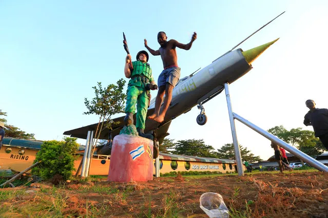 A man jumps next to a statue of the late Yonatan Netanyahu at Aero beach, south of Uganda's capital Kampala, July 3, 2016. Yonatan Netanyahu was the brother of Israel's Prime Minister Benjamin Netanyahu and an Israel Defense Forces (IDF) officer of the elite commando unit Sayeret Matkal, and was killed during an Israeli operation on the Entebbe international airport in Uganda in 1976 to rescue hostages. (Photo by James Akena/Reuters)