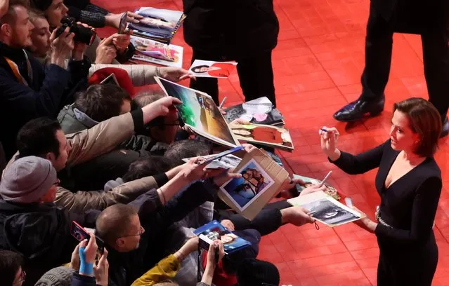 Sigourney Weaver signs autographs on the red carpet as she arrives for the screening of the movie “My Salinger Year” at the 70th Berlinale International Film Festival in Berlin, Germany, February 20, 2020. (Photo by Fabrizio Bensch/Reuters)