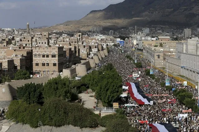 Houthi followers demonstrate against the Saudi-led air strikes in Yemen's capital Sanaa August 24, 2015. (Photo by Khaled Abdullah/Reuters)