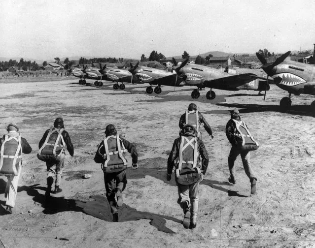 American pursuit pilots of the famed Flying Tigers run for their Curtiss P-40 fighters as an air raid warning sounds, at an unknown airbase in China, on November 2, 1943. Veterans, historians and officials from China and the United States celebrated the 80th anniversary of the Flying Tigers, an air unit that delivered aid to Chinese troops fighting the Japanese military occupation during World War II. The meeting on Nov. 16, 2021 Tuesday was a reminder of positive historic ties between China and the U.S. on the same day the two countries' leaders spoke after years of rising tensions between the world's largest economies. (Photo by AP Photo/File)