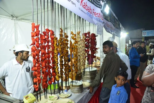 Professional chefs displayed their culinary expertise at a food festival conducted by Telangana Tourism Department at Charminar in Hyderabad, India on Sunday, October 21, 2017. (Photo by Sakshi Post)