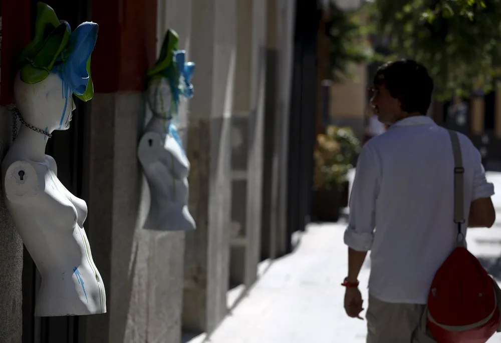 Simply Some Photos: Humans and Mannequins