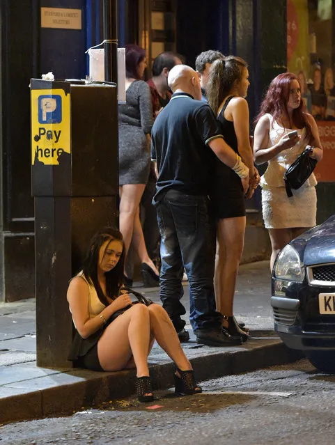 One woman was seen slumped against a ticket machin. Mayhem hits the streets of Newcastle, UK as clubbers out on the Toon have a little too much to drink as they enjoy the Bank Holiday on August 29, 2016. Photographs take last night show scantily-clad women passed out on the pavement, while boozed-up men were caught arguing with police. (Photo by XposurePhotos.com)