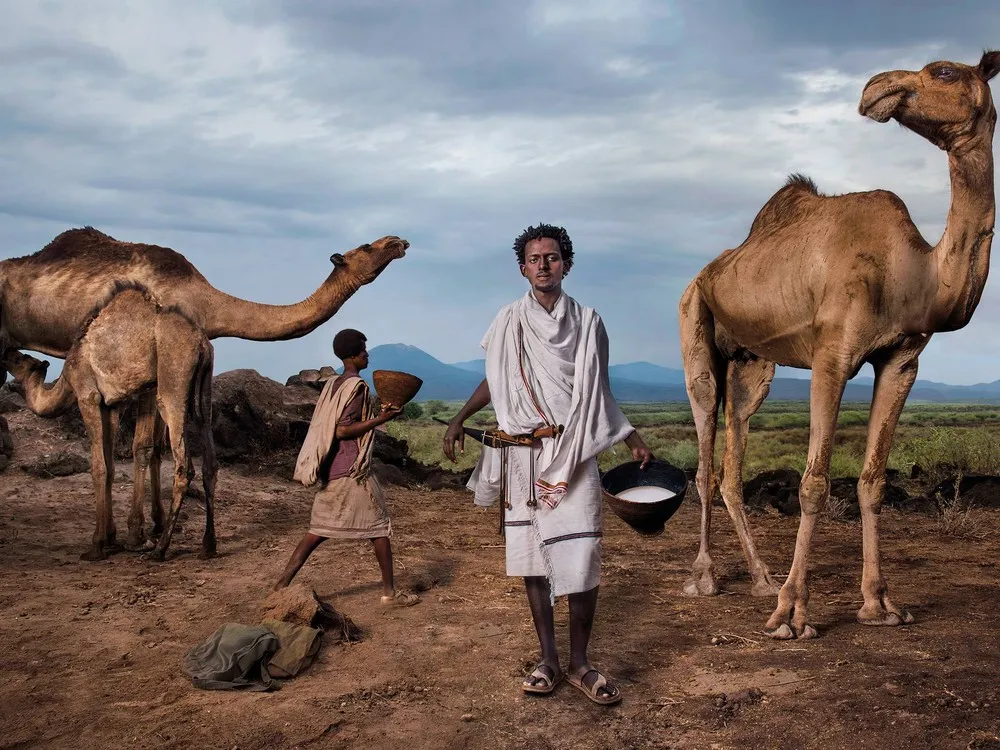 “The Earth Defenders” – Stunning Images of African People in the 2015 Lavazza Calendar