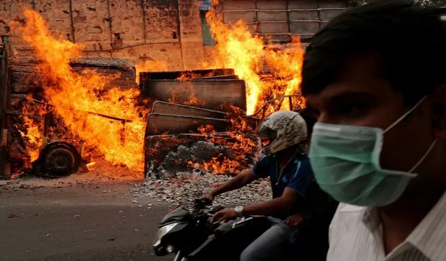 Pro-Karnataka activists take to the busiest streets and shout slogans, during a protest in Bangalore, India, 12 September 2016. Hundreds of pro- Karnataka activists staged protests on streets across the city following the Indian Supreme Court's order that 12,000 cusec of water from the River Cauvery to be released to Tamil Nadu for the next 10 days. Violent protesters burnt at-least two dozen vehicles bearing Tamil Nadu registration numbers and been set ablaze on different parts of the State. (Photo by Jagadeesh N.V./EPA)