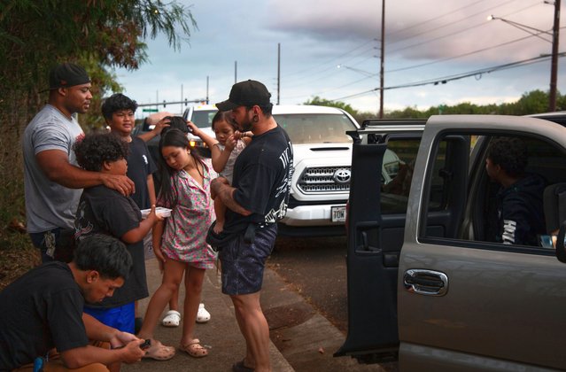 Ewa Beach residents Carlo Salas and CJ Jasper, with their families, are evacuated at the side of Kunia Road to escape the tsunami threat Kapolei, Oahu, Hawaii, Tuesday, July 29, 2025. (Photo by Michelle Bir/AP Photo)