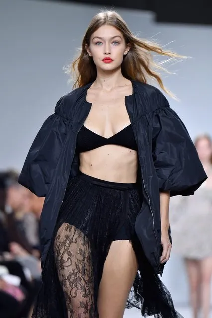 Gigi Hadid walks the runway during the Gambattista Valli  show as part of the Paris Fashion Week Womenswear Spring/Summer 2017  on October 3, 2016 in Paris, France. (Photo by Pascal Le Segretain/Getty Images)