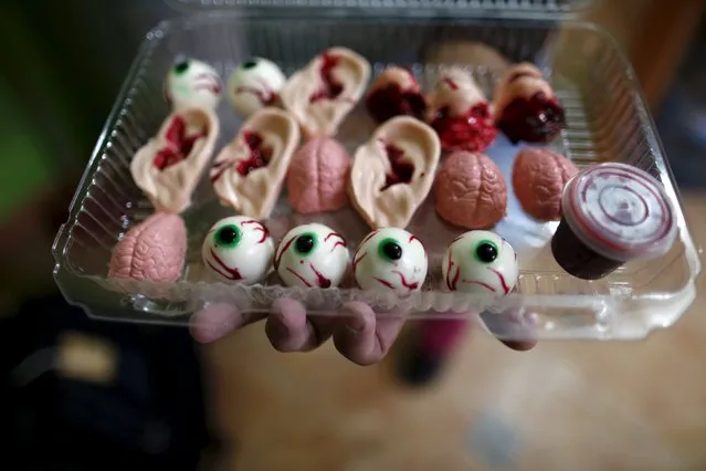 Bloody ears, noses, little brains and eye balls made of gummy candy and red jelly are pictured on a takeaway plastic tray at the Zombie Gourmet homemade candy manufacturer on the outskirts of Mexico City October 30, 2015. (Photo by Carlos Jasso/Reuters)