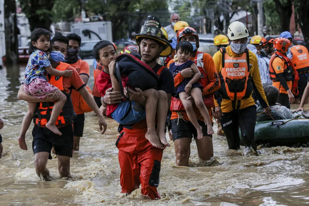 Typhoon Vamco hits the Philippines