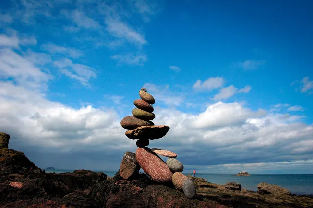Stacked stones are pictured during the European Stone Stacking Championships 2018 in Dunbar, Scotland, on April 22, 2018. (Photo by Andy Buchanan/AFP Photo)