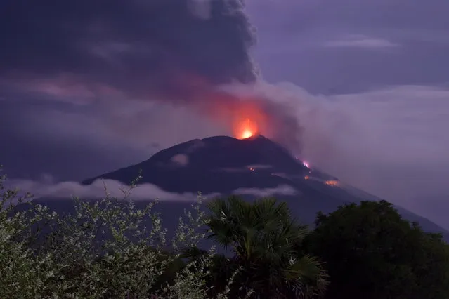 An eruption of Mount Ile Lewotolok is seen in Lembata, East Nusa Tenggara Province, Indonesia on November 29, 2020. (Photo by Aken Udjan/Antara Foto via Reuters)