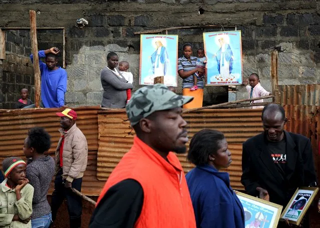 Faithful wait for Pope Francis to arrive at the Kangemi slum in the outskirt of Kenya's capital Nairobi, November 27, 2015. (Photo by Goran Tomasevic/Reuters)