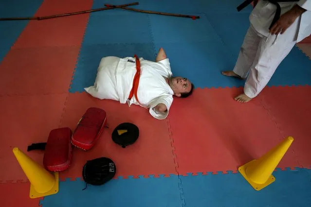 Youssef Abu Amira, 24, practices karate at a club in Gaza City on January 12, 2021. The Palestinian law school graduate, who was born without legs and with only partially developed arms, possesses an orange belt. “I wanted to prove to myself and the world that disability is in the mind and is not in the body and that nothing was impossible”, Abu Amira said. (Photo by Mohammed Salem/Reuters)