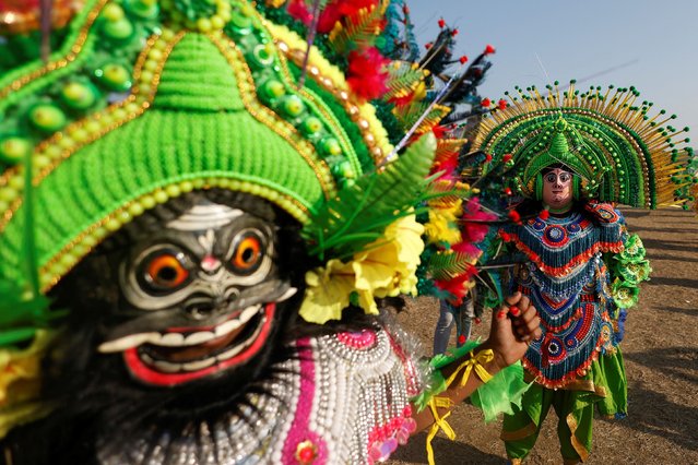Artists perform a folk dance during a rehearsal for the upcoming Republic Day parade in New Delhi, India, on January 21, 2025. (Photo by Priyanshu Singh/Reuters)