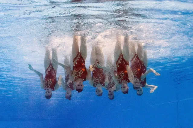 In a picture taken with an underwater camera Russia's synchronised swimming team compete in the team free preliminary round during the synchronised swimming competition in the FINA World Championships at the Palau Sant Jordi in Barcelona, on July 23, 2013. (Photo by Francois Xavier Marit/AFP Photo)
