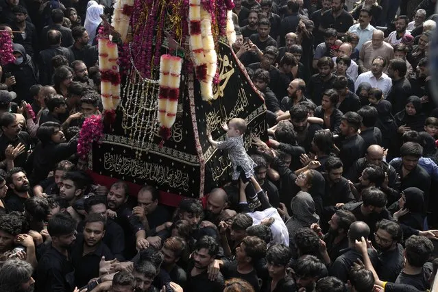 Pakistani Shiite Muslims take part in a procession marking Chehlum in Lahore, Pakistan, Thursday, September 7, 2023. Chehlum, traditionally marks a period of mourning for the death of Imam Hussain, grandson of Prophet Muhammad. (Photo by K.M. Chaudary/AP Photo)
