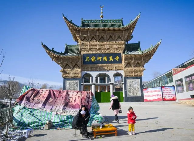 Earthquake survivors set up a temporary shelter in front of a mosque in Jishishan County in northwest China's Gansu province on December 20, 2023. (Photo by AFP Photo/China Stringer Network)