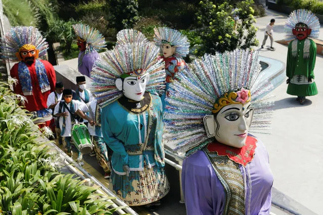 Traditional large puppet figures called “Ondel-ondel” join Global Climate Strike protest in Jakarta, Indonesia, September 26, 2021. (Photo by Ajeng Dinar Ulfiana/Reuters)