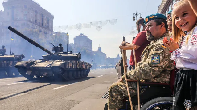 A Ukrainian veteran watches his country's Independence Day parade in Kiev, Ukraine on August 24, 2021. Ukrainians mark the 30th anniversary of Ukraine's independence from the Soviet Union in 1991. (Photo by Serhii Nuzhnenko/Radio Free Europe/Radio Liberty)
