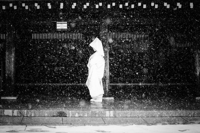 Snowy Bride. Photographer Stephane Mangin describes the photo as a “brave bride getting wed in the only day of snow in Tokyo”. (Photo by Stephane Mangin/National Geographic Travel Photographer of the Year Contest)