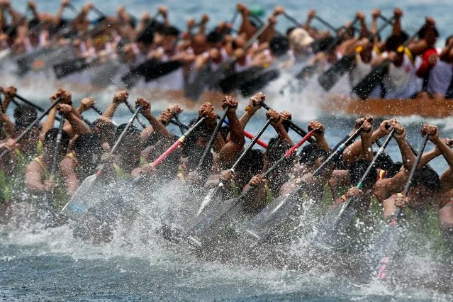Participants compete during a race to mark Tung Ng or Dragon Boat Festival at Aberdeen fishing port in Hong Kong June 9, 2016. (Photo by Bobby Yip/Reuters)