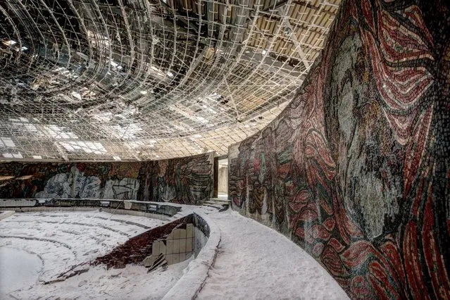 The Soviet Union Abandoned: A Communist Empire In Decay By Rebecca Litchfield