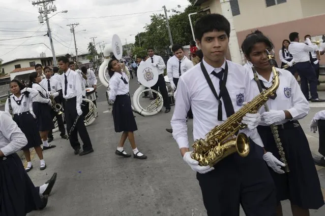 Students wait to play their musical instruments as they take part in a parade marking the 496th anniversary of Panama City August 15, 2015. (Photo by Carlos Jasso/Reuters)