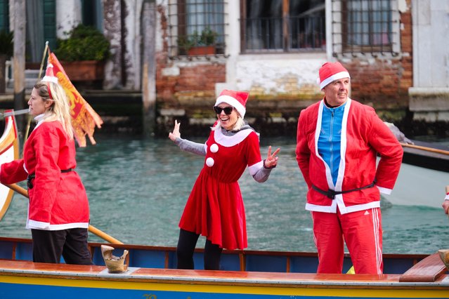 People dressed as Santa Claus attend a Christmas regatta along the Grand Canal in Venice, Italy, on December 22, 2024. (Photo by Manuel Silvestri/Reuters)