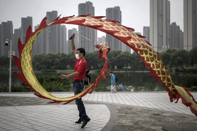 Resident wear a mask while practices diabolo dragon dance in square nearby the lake on June 02, 2020 in Wuhan. Hubei Province, China. Wuhan tested 9,899,828 residents between May 14 and June 1 in a citywide drive to screen novel coronavirus infections, according to a press conference on Tuesday. As a result, no new cases were found, with only 300 asymptomatic infections. (Photo by Getty Images)