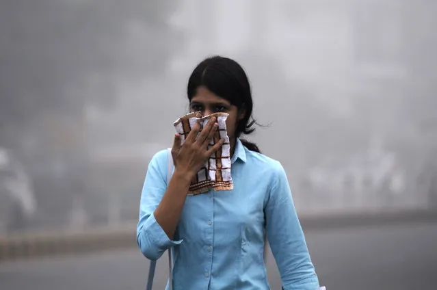 Thick layer of smog and fog engulfed, on November 8, 2017 in Noida, India. The air quality index of the Central Pollution Control Board (CPCB) had a score of 487 on a scale of 500, indicating 'severe' levels of pollution, which can affect even healthy people and “seriously impact” those with existing diseases. (Photo by Sunil Ghosh/Hindustan Times via Getty Images)