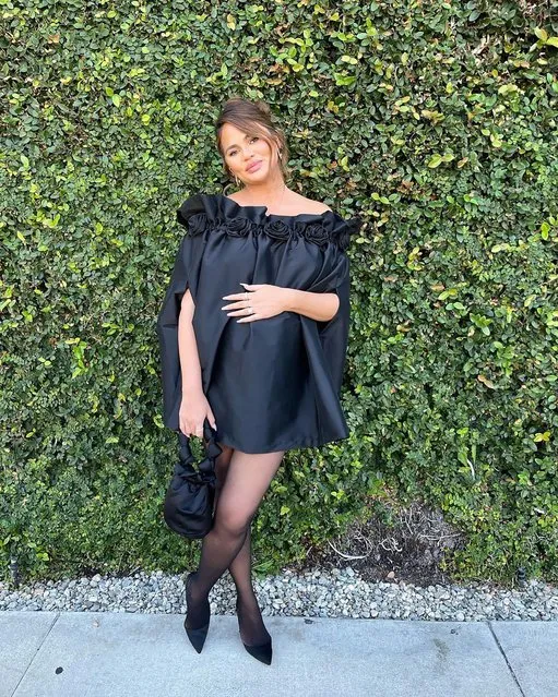 Pregnant American model and television personality Chrissy Teigen steps out for an event in the second decade of October 2022. (Photo by chrissyteigen/Instagram)