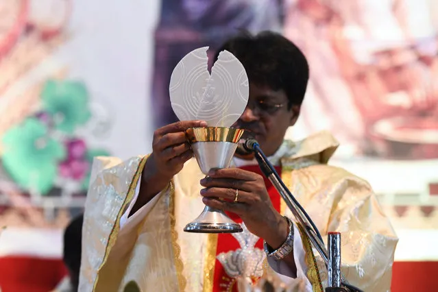 Indian Catholic Priest Father Jaya Raj celebrates mass during a Maundy Thursday service at the St. Alphonsus Church in Hyderabad on March 29, 2018. The ceremony commemorates the symbolic cleansing by Jesus Christ of his apostles at the last supper on the eve of his crucifixion. (Photo by Noah Seelam/AFP Photo)