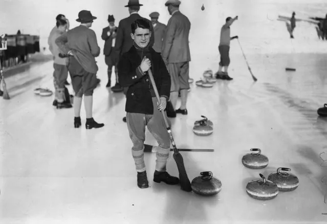 Gordon Richards (1904 – 1986) champion jockey curling at St Moritz, Switzerland, 9th January 1928. (Photo by Brooke/Topical Press Agency/Getty Images)