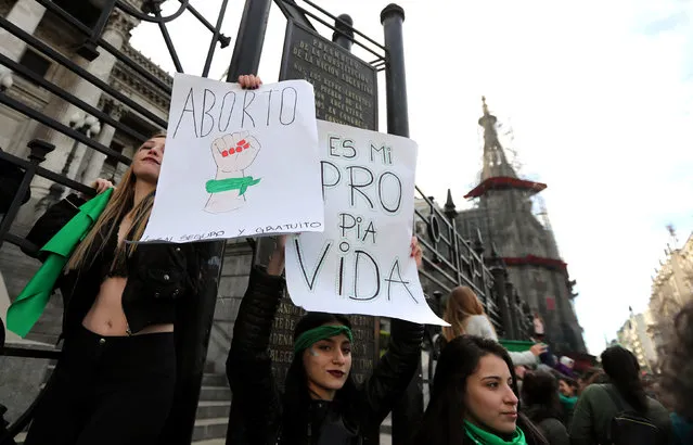 Demonstrators hold up signs reading “abortion – legal, safe, and free” and “it's my own life” during a demonstration in favour of legalising abortion outside the Congress in Buenos Aires, Argentina, June 3, 2018. (Photo by Marcos Brindicci/Reuters)