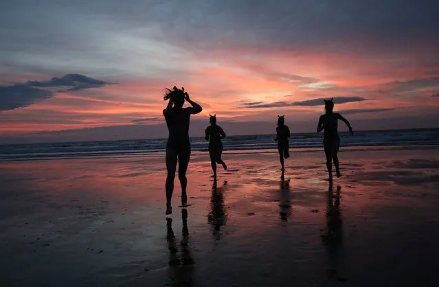 Participants take part in the annual North East Skinny Dip run to celebrate the start of the autumn equinox at Druridge Bay, Britain on September 24, 2023. (Photo by Scott Heppell/Reuters)