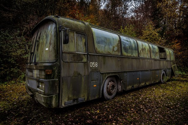 It isn’t just cars that have been abandoned, this MB 0303 coach has also been left to rot. (Photo by Robert Kahl/Mediadrumworld)