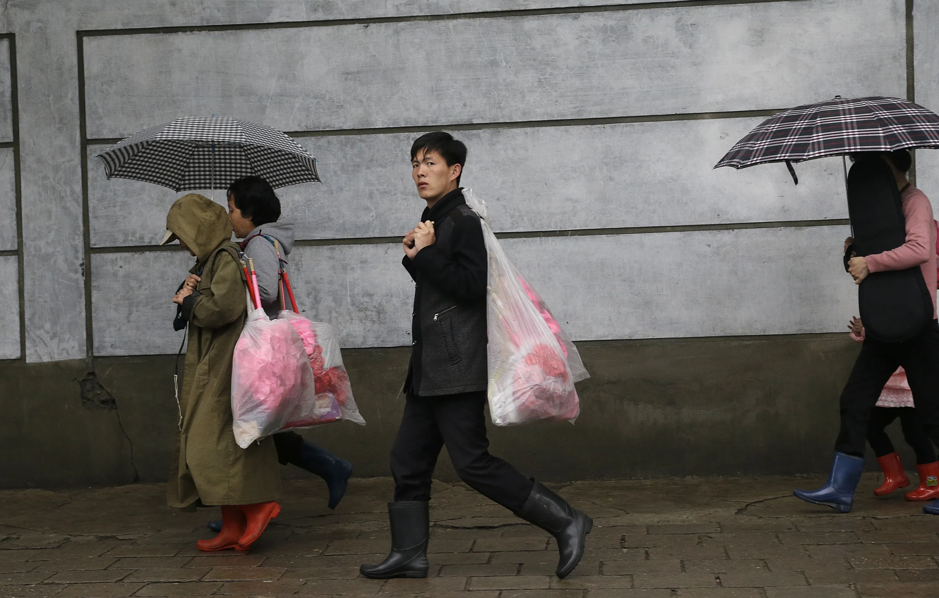 жизнь в северной корее. жизнь в северной корее фото. северная корея пхеньян трущобы. северная корея провинциальные города. жизнь в северной корее.