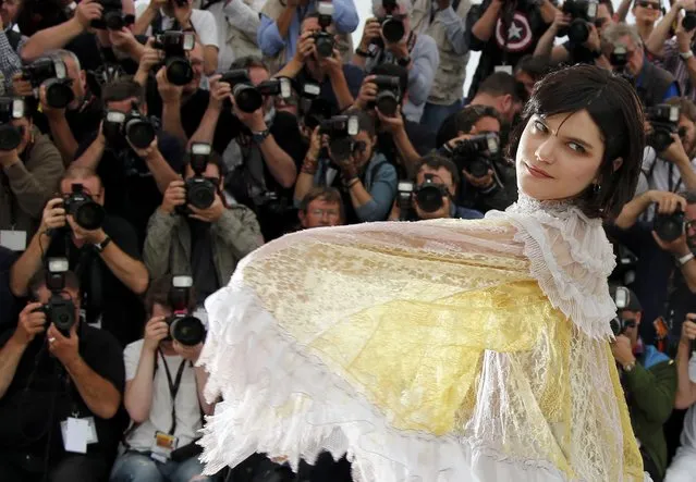 Cast member Soko poses during a photocall for the film “La danseuse” (The Dancer) in competition for the category “Un Certain Regard” at the 69th Cannes Film Festival in Cannes, France, May 13, 2016. (Photo by Jean-Paul Pelissier/Reuters)