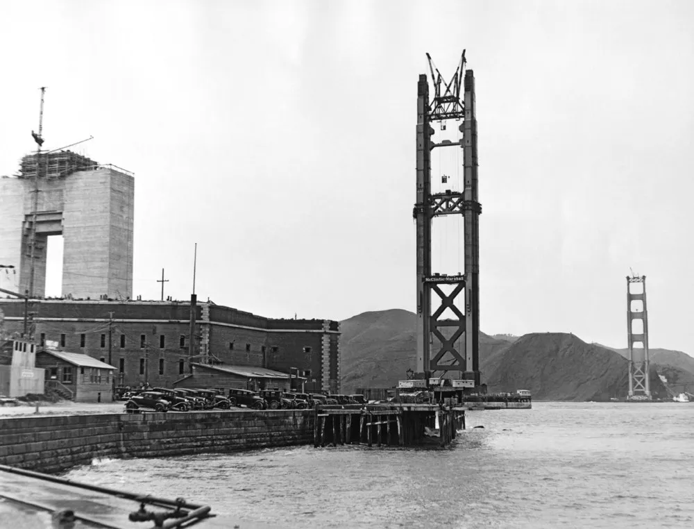 Building of the Golden Gate Bridge