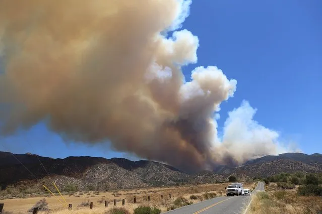Smoke from a wildfire is seen from Mojave River Forks Regional Park on Sunday, August 7, 2016, in Hesperia, Calif. Firefighters are battling a wildfire in Southern California that grew to more than 2 square miles in mere hours and forced the evacuation of homes near a reservoir. U.S. Forest Service spokesman Robert Taylor says 20 mph winds pushed a huge plume of smoke north toward the Mojave Desert. (Photo by John M. Blodgett/The Inland Valley Daily Bulletin via AP Photo)