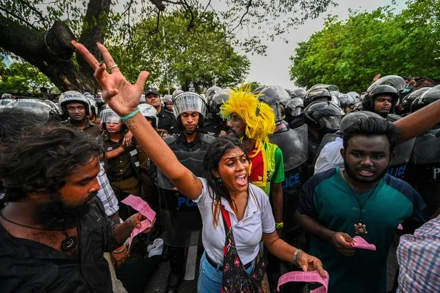Demonstrators take part in an anti-government protest rally demanding the release of the university students' leaders and against spiralling cost of living, in Colombo on November 2, 2022. (Photo by Ishara S. Kodikara/AFP Photo)