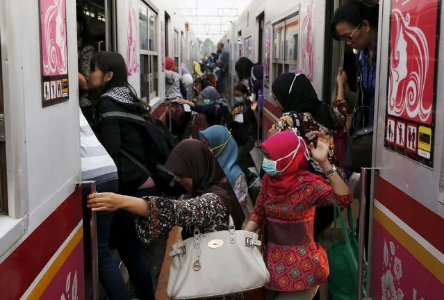 Women board commuter trains at Duri station in Jakarta, October 2, 2015. (Photo by Reuters/Beawiharta)