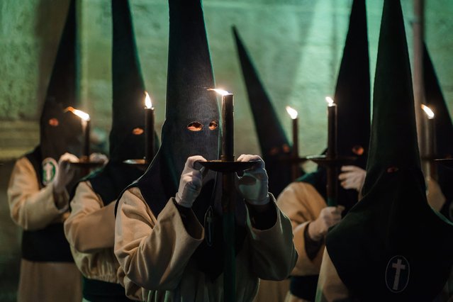 Penitents from the “Hermandad Penitencial de las Siete Palabras” brotherhood take part in a procession during Holy Week in the northwestern Spanish city of Zamora on March 26, 2024. (Photo by Cesar Manso/AFP Photo)