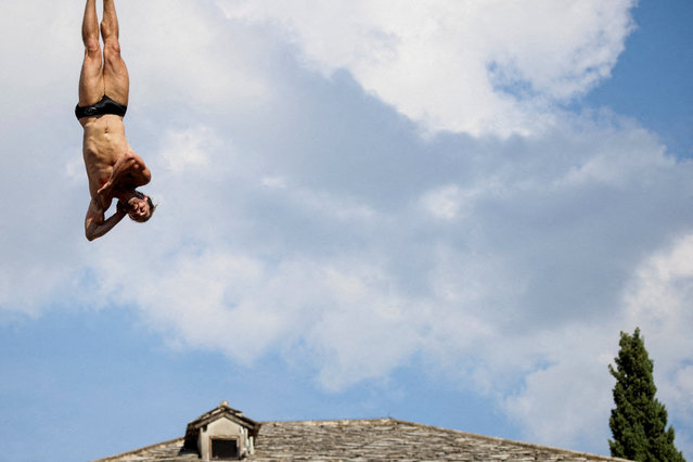 David Colturi of the United States dives from Mostar Bridge during the 2025 Cliff Diving World Series in Mostar, Bosnia and Herzegovina, on September 6, 2025. (Photo by Amel Emric/Reuters)